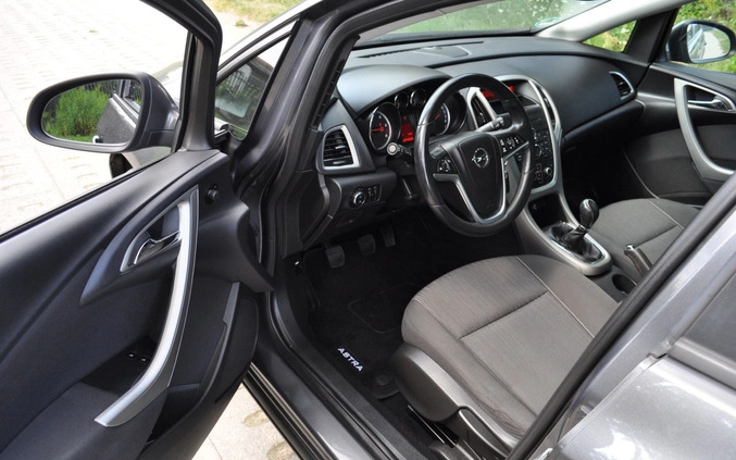Opel Astra cena 21900 przebieg: 279000, rok produkcji 2011 z Sieradz małe 172
